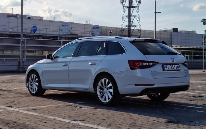 Skoda Superb cena 121900 przebieg: 66369, rok produkcji 2018 z Warszawa małe 742